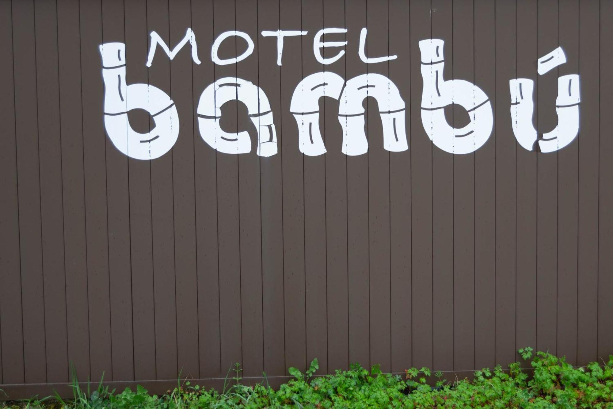 Motel Bambu Lugo Eksteriør bilde